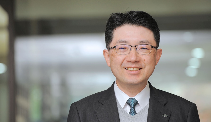 山田 照